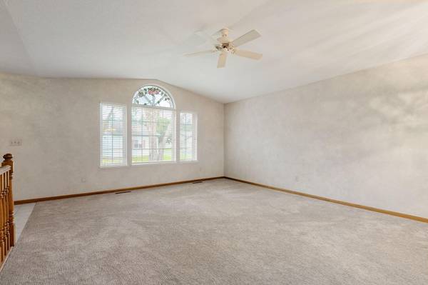 34 Carriage LN, Owatonna, MN 55060