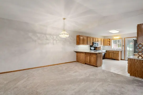 34 Carriage LN, Owatonna, MN 55060