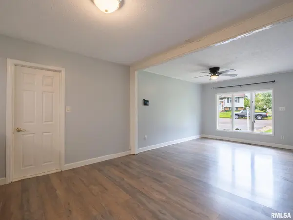 104 SUMMER CIR, East Peoria, IL 61611