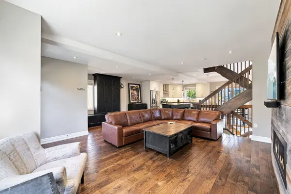 58 Uplands AVE, Hamilton, ON L8S 3X8