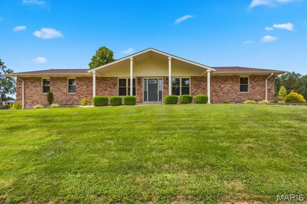 4550 Mattis RD, Mehlville, MO 63128