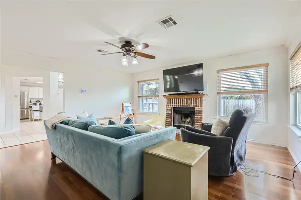 500 Hawthorne LN, Round Rock, TX 78664