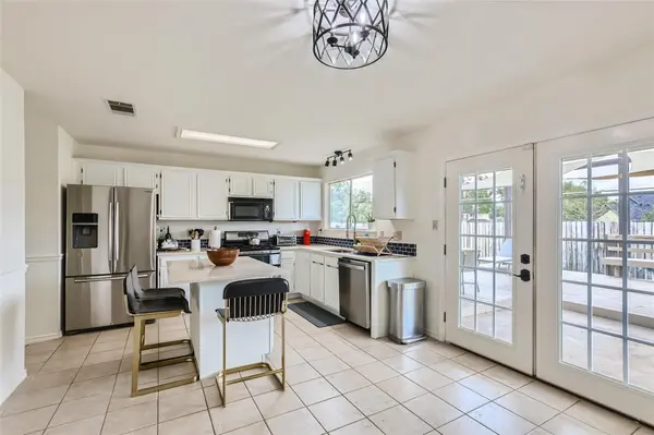 500 Hawthorne LN, Round Rock, TX 78664