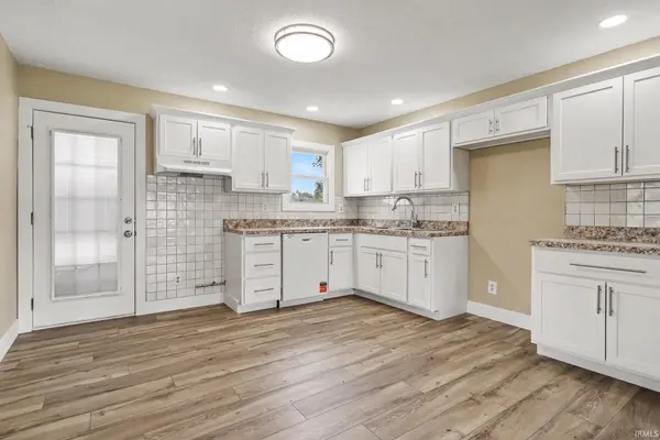 708 W Superior ST, Osceola, IN 46561-2660