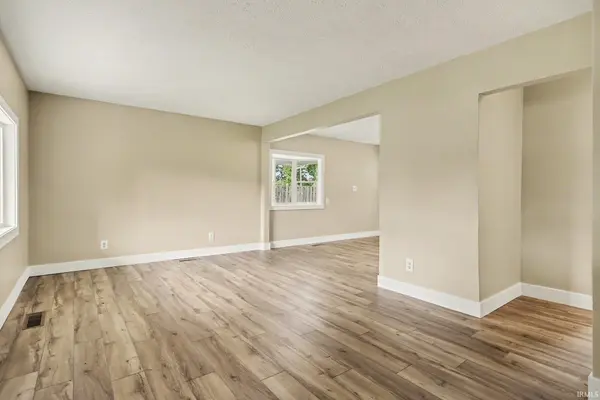 708 W Superior ST, Osceola, IN 46561-2660