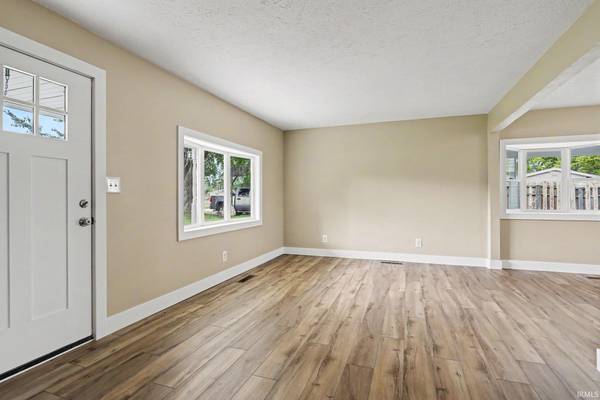708 W Superior ST, Osceola, IN 46561-2660