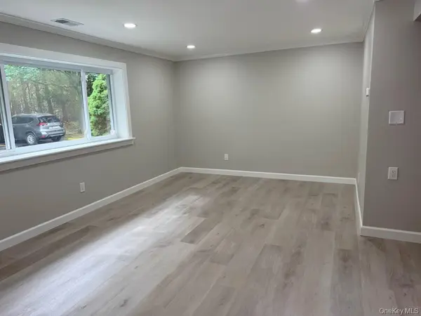 316 Feller DR, Central Islip, NY 11722