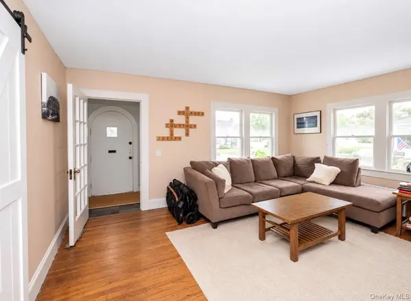 21 James ST, Islip, NY 11751