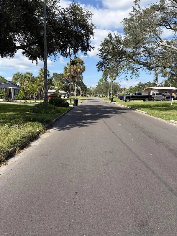 4210 HUNTINGTON ST NE, St Petersburg, FL 33703