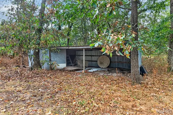 17506 Campground RD, Phillipsburg, MO 65722