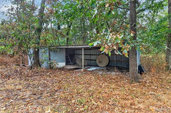 17506 Campground RD, Phillipsburg, MO 65722
