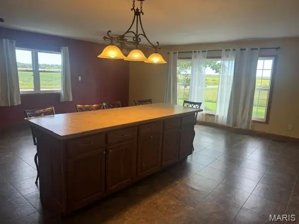 1868 Ferrydale RD, Odin, IL 62870