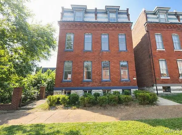 1226 Victor ST, St Louis, MO 63104
