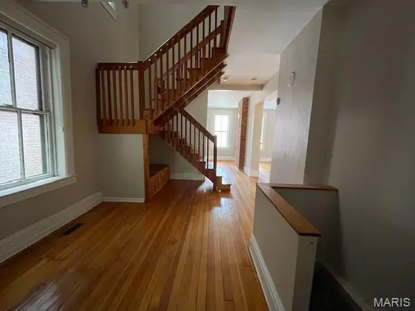 1226 Victor ST, St Louis, MO 63104