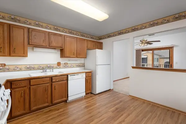 15727 Ravinia AVE #2E, Orland Park, IL 60462