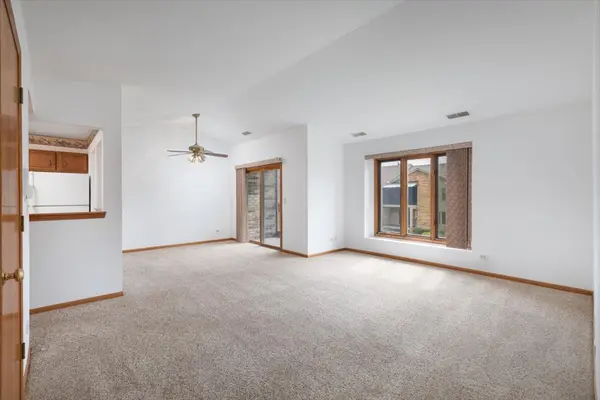 15727 Ravinia AVE #2E, Orland Park, IL 60462