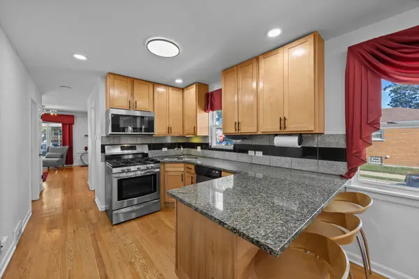 1725 E 93rd ST, Chicago, IL 60617