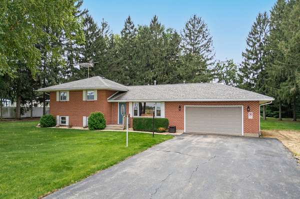 2292 N Leaf River RD, Mount Morris, IL 61054