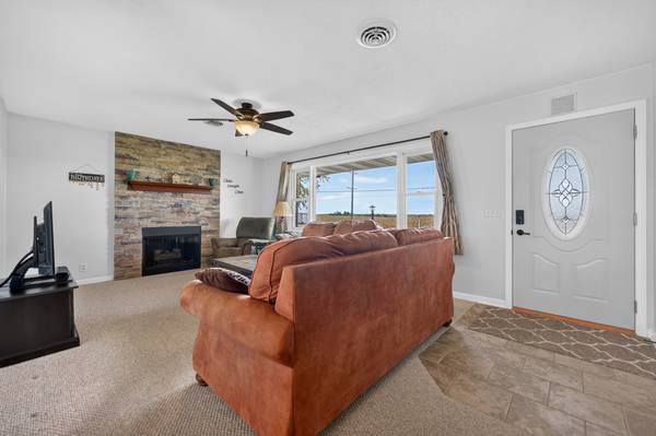 2292 N Leaf River RD, Mount Morris, IL 61054