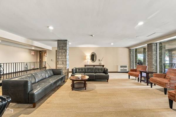 2600 Windsor Mall #3E, Park Ridge, IL 60068