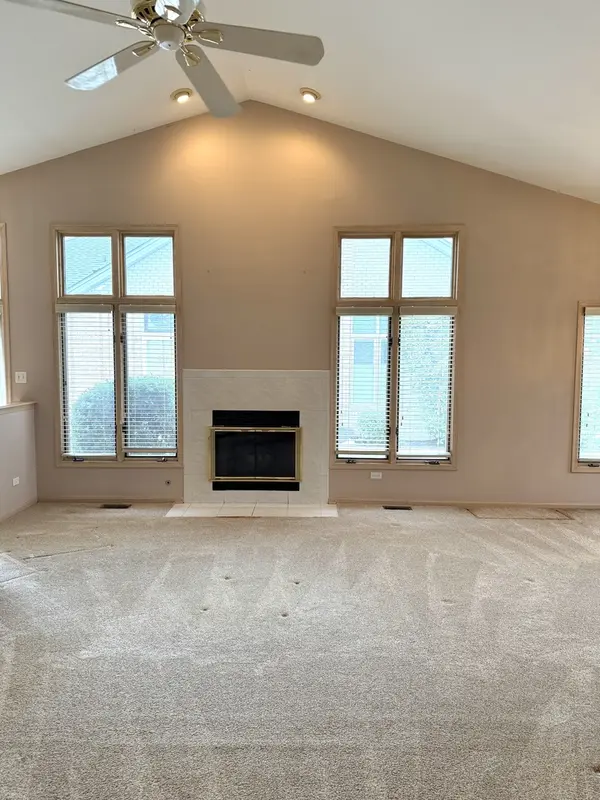 8821 Bluebird DR, Tinley Park, IL 60487