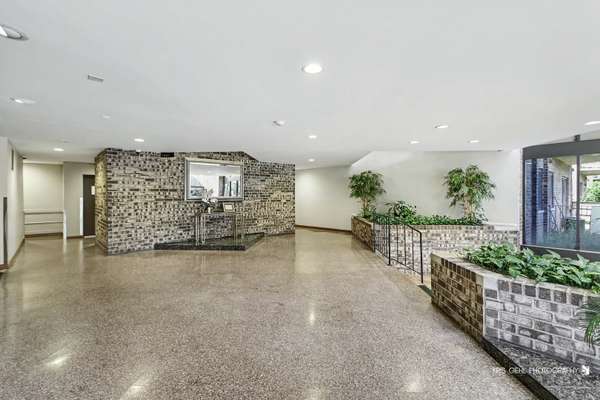 1243 E Baldwin LN #412, Palatine, IL 60074