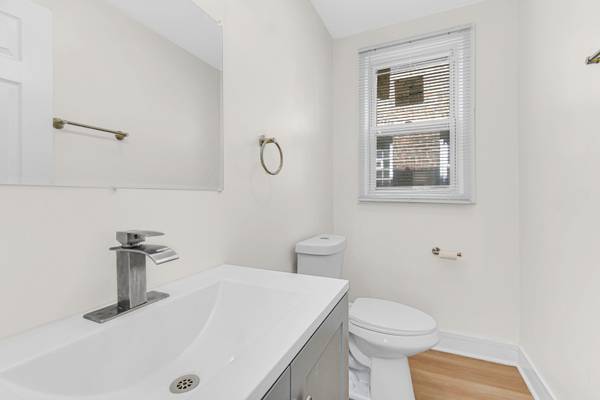 8010 S Phillips AVE, Chicago, IL 60617