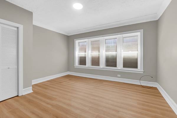 8010 S Phillips AVE, Chicago, IL 60617