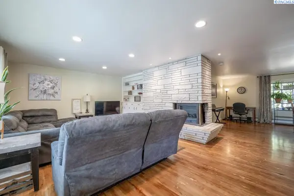 925 City View SW St, Pullman, WA 99163