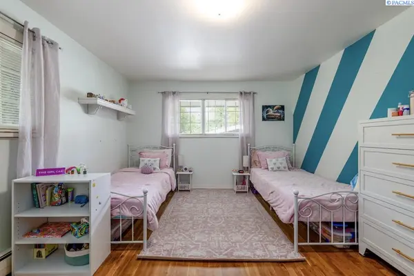925 City View SW St, Pullman, WA 99163
