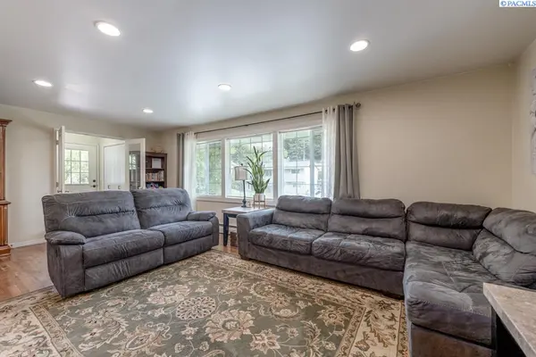 925 City View SW St, Pullman, WA 99163