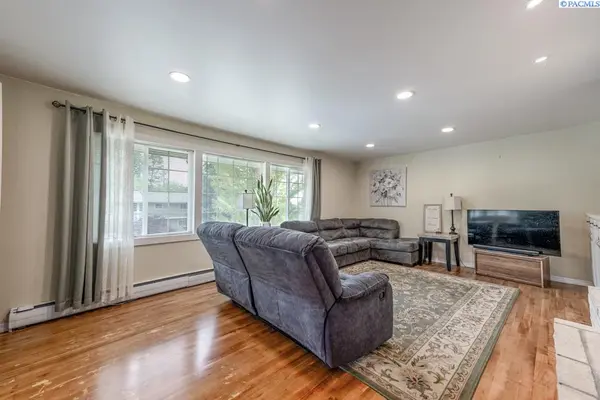 925 City View SW St, Pullman, WA 99163