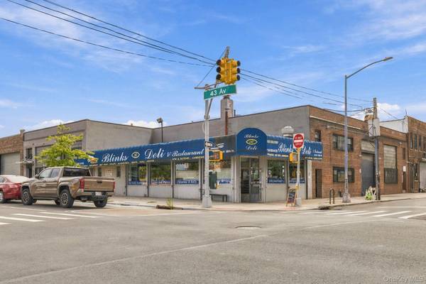3504 43 AVE, Long Island City, NY 11101