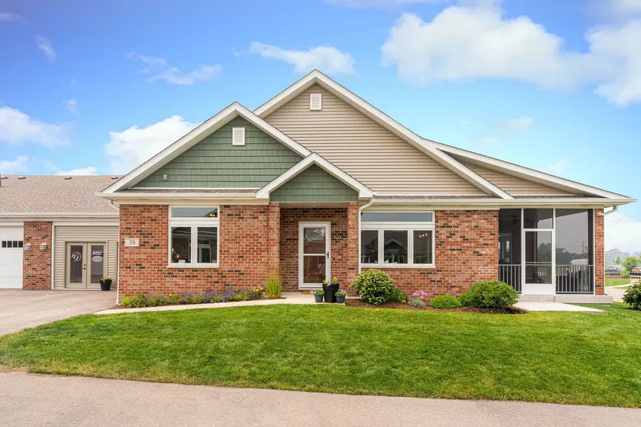 4 Kloe LN #4, Sycamore, IL 60178