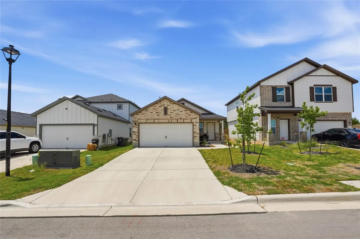 301 Old Stagecoach RD, Jarrell, TX 76537