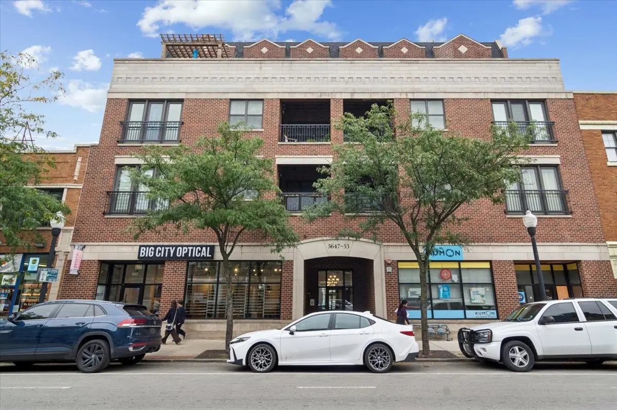 5647 N CLARK ST #402, Chicago, IL 60660