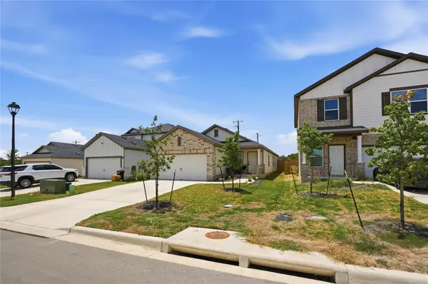 301 Old Stagecoach RD, Jarrell, TX 76537