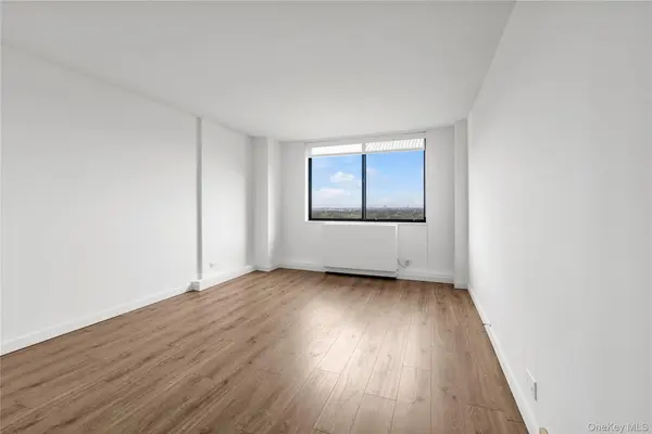 2 Bay Club DR #20-O, Bayside, NY 11360
