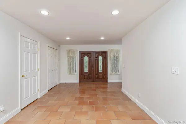 37 W Woodside AVE, Patchogue, NY 11772