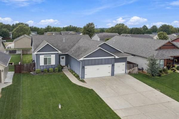 911 N Trail Drive Cir, Mulvane, KS 67110
