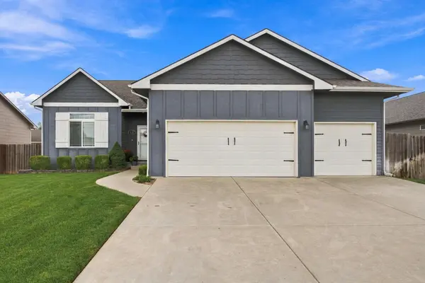 911 N Trail Drive Cir, Mulvane, KS 67110