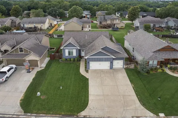 911 N Trail Drive Cir, Mulvane, KS 67110