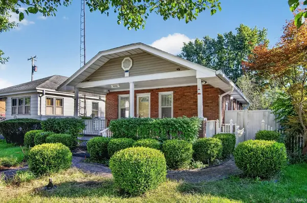 3006 Hartzer ST, South Bend, IN 46628-1824