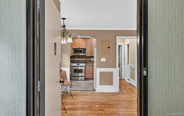 317 Main ST #C, Roslyn Heights, NY 11576