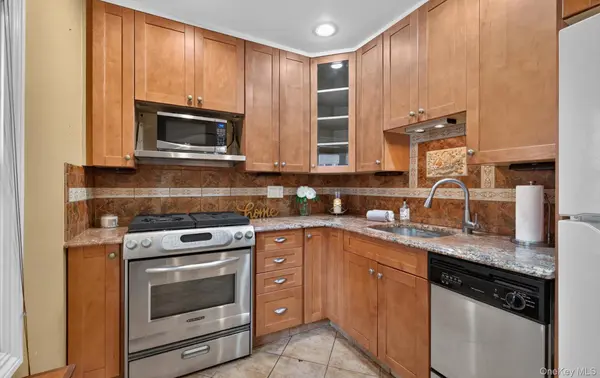 317 Main ST #C, Roslyn Heights, NY 11576