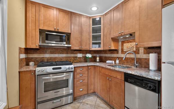 317 Main ST #C, Roslyn Heights, NY 11576