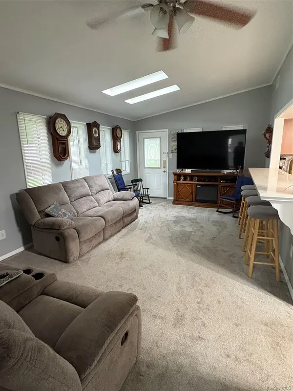 34 Floyd RD, Shirley, NY 11967