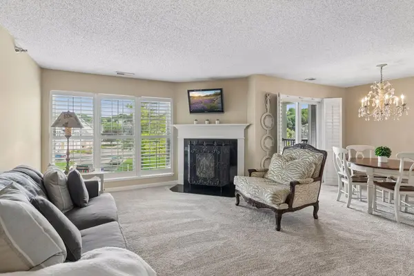 6155 Chasewood Pkwy #201, Minnetonka, MN 55343