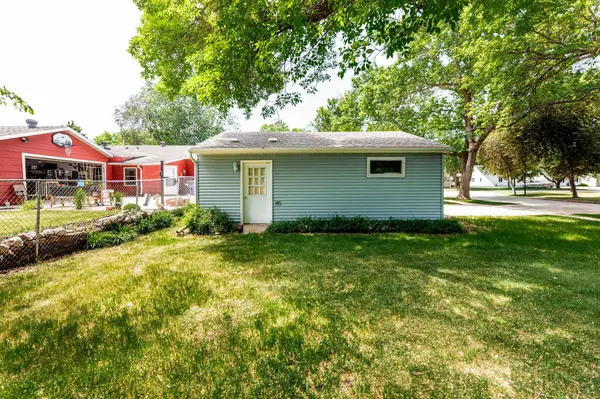 1602 14 1/2 ST S, Fargo, ND 58103