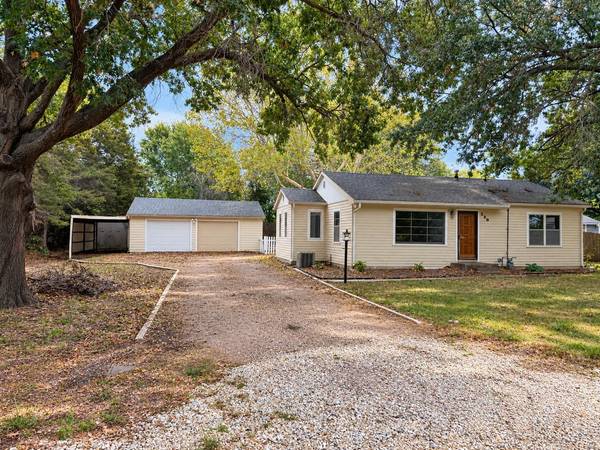 120 S Norris, Benton, KS 67017